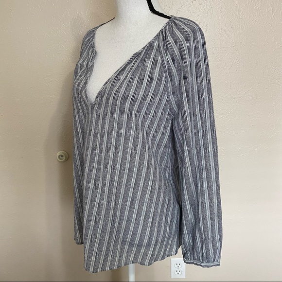 SOLD E Joie Navy White Print V-neck Long Sleeve Blouse - Picture 4 of 7